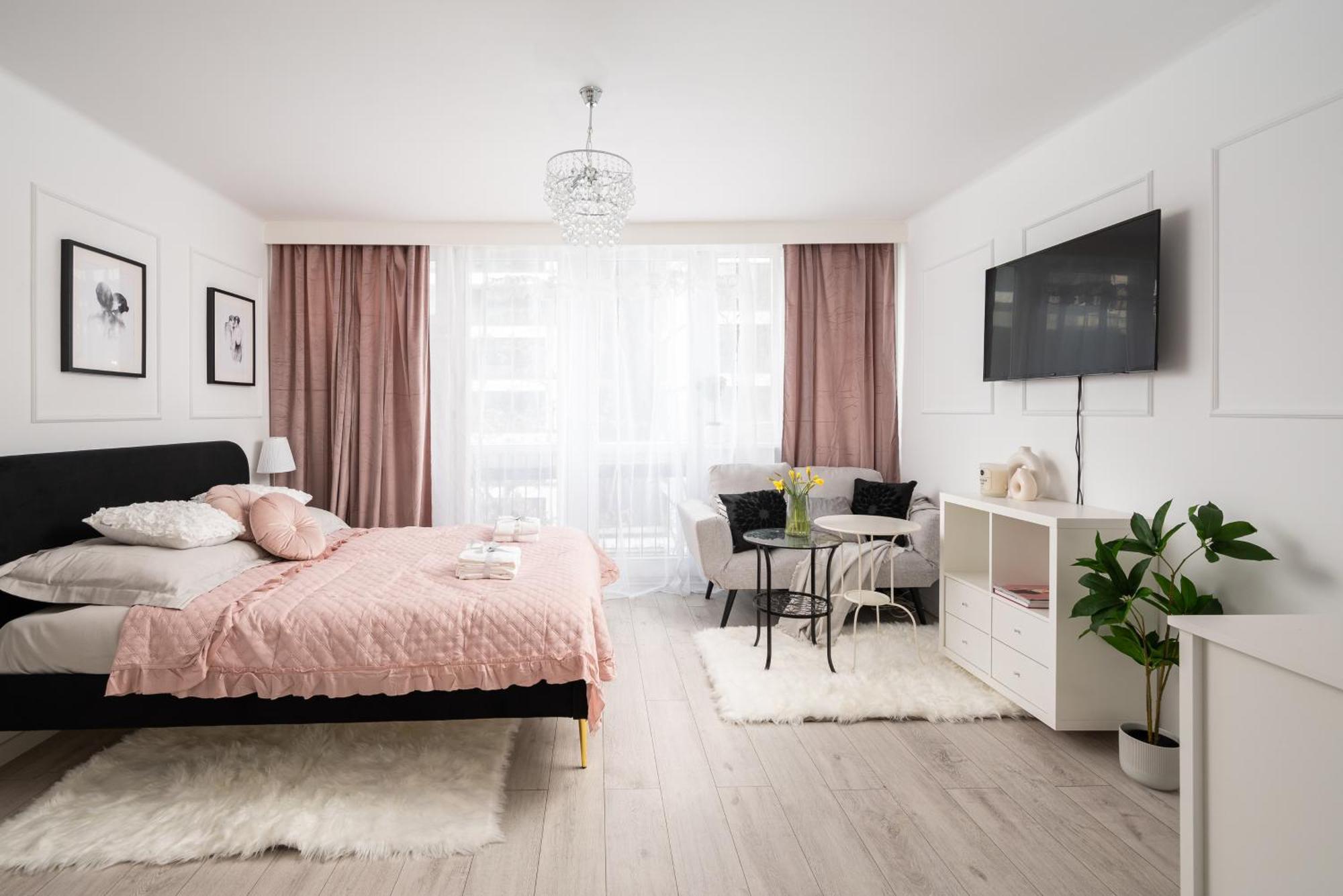 Air-conditioned Gatawaystudio 900m From Station, Parking On Site Butas Warsaw
